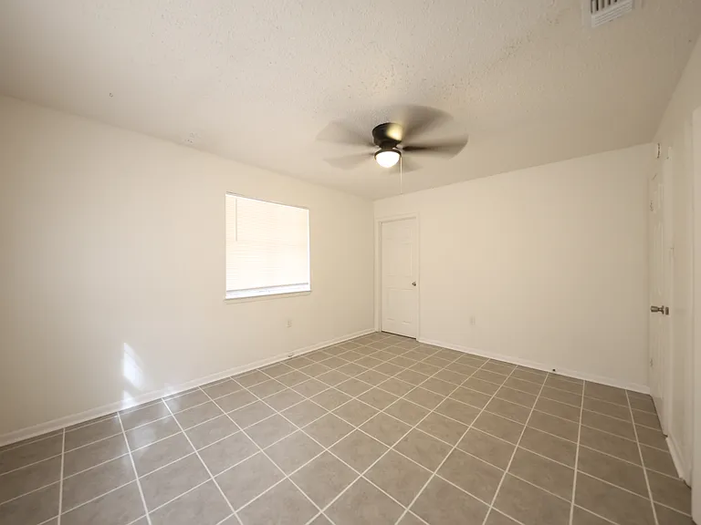 1008 S 31st St — Photo 10