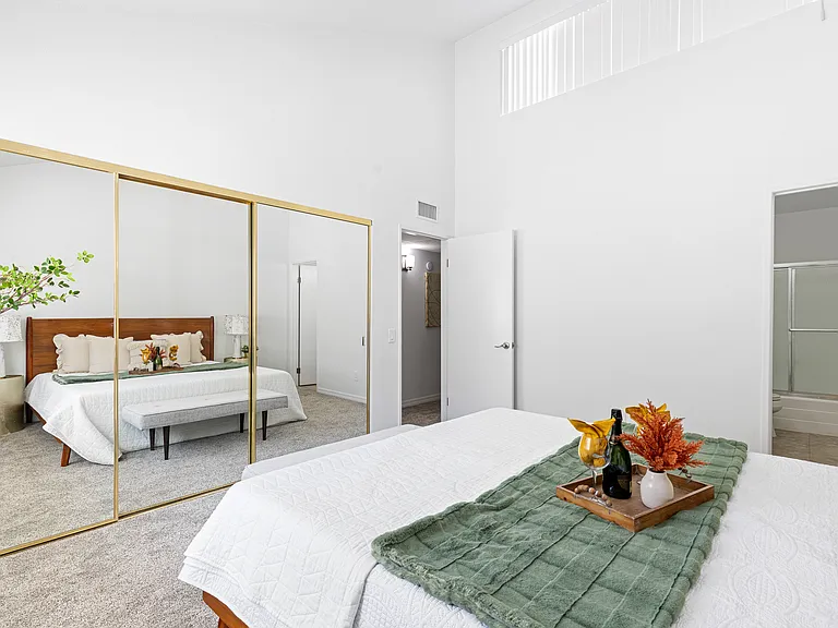 18408 Hatteras St #27 — Photo 8