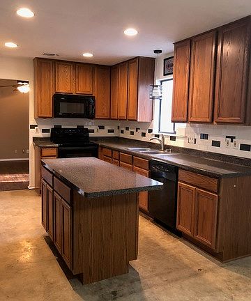 3rd image of 7507 Utsa Dr