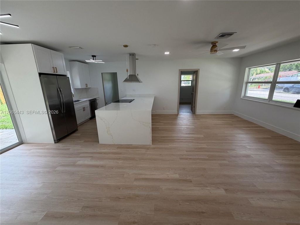 110 NE 17th Ct, photo 8