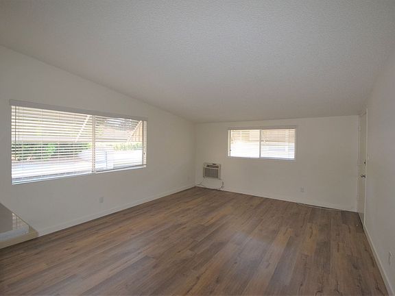 5th image of 15156 Dickens St #10