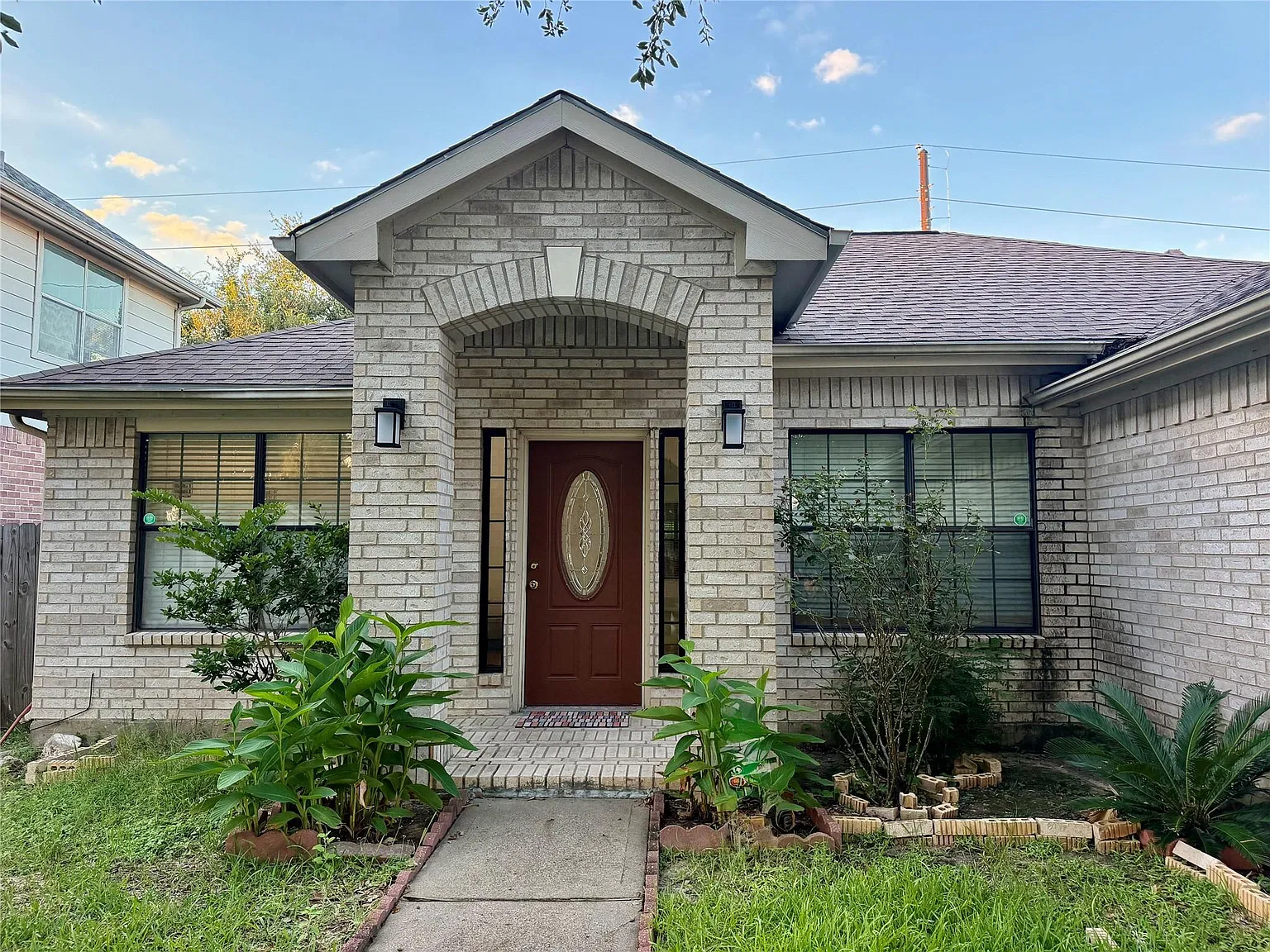 3 bed, 2.0 bath, 1999 sqft, $2,050 — Photo 4