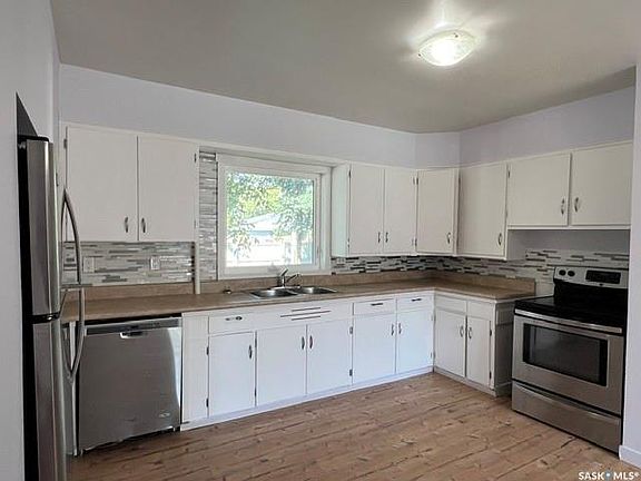 2nd image of 511 Centre STREET