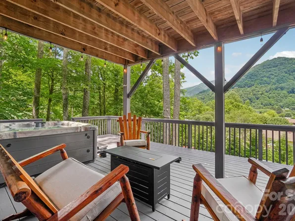 7 Higel Ln, Maggie Valley, NC 28751