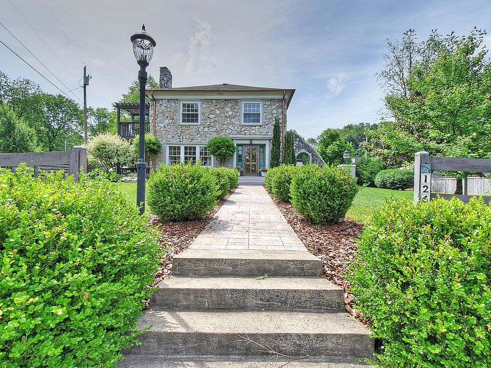 1st image of 126 Park Ct
