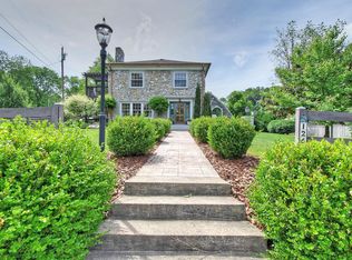 126 Park Ct, Johnson City, TN 37601