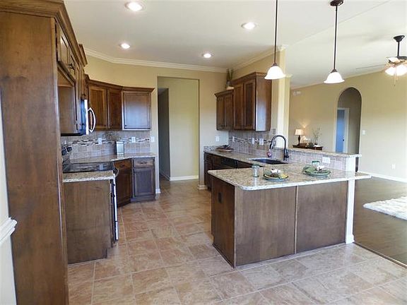 5th image of 385 Hedge Rose Blvd