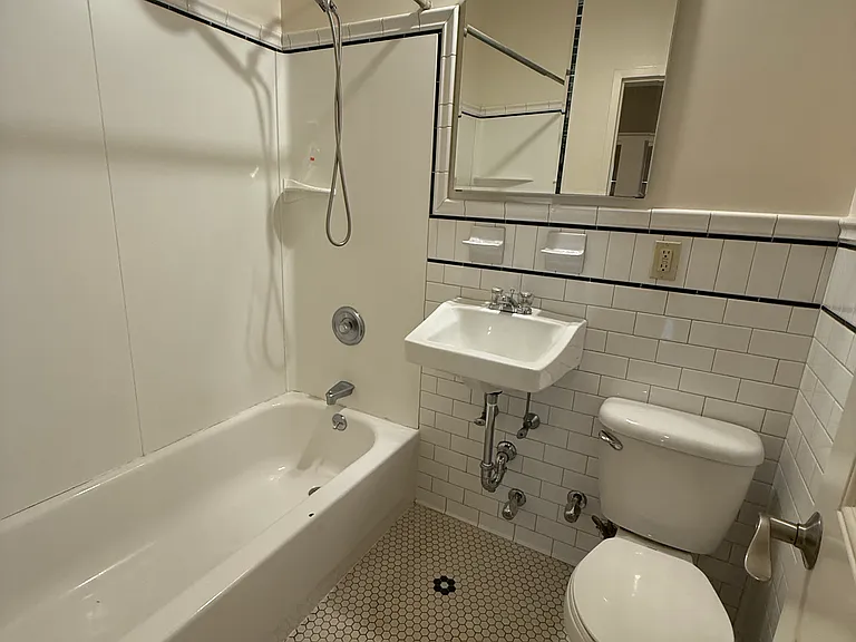 245 E 77th St #2FE — Photo 10