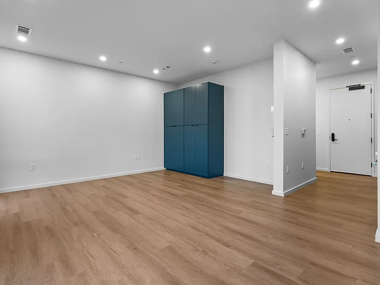 500 Merritt Ave #207 — Photo 14