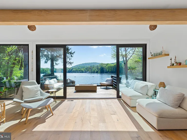 101 Lakeshore Dr — Photo 2