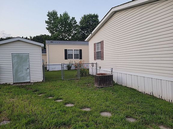 3rd image of 104 Indian Creek Dr