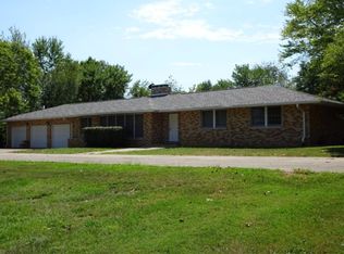 724 Harrell St, Omaha, IL 62871