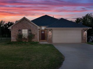 8601 Three Oaks Rd, Edmond, OK 73025