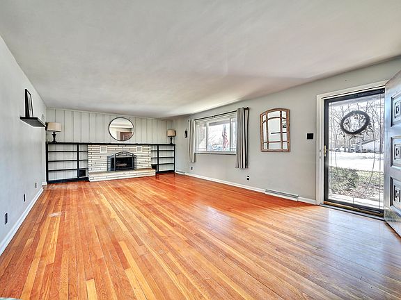 2nd image of 118 Riverside Dr