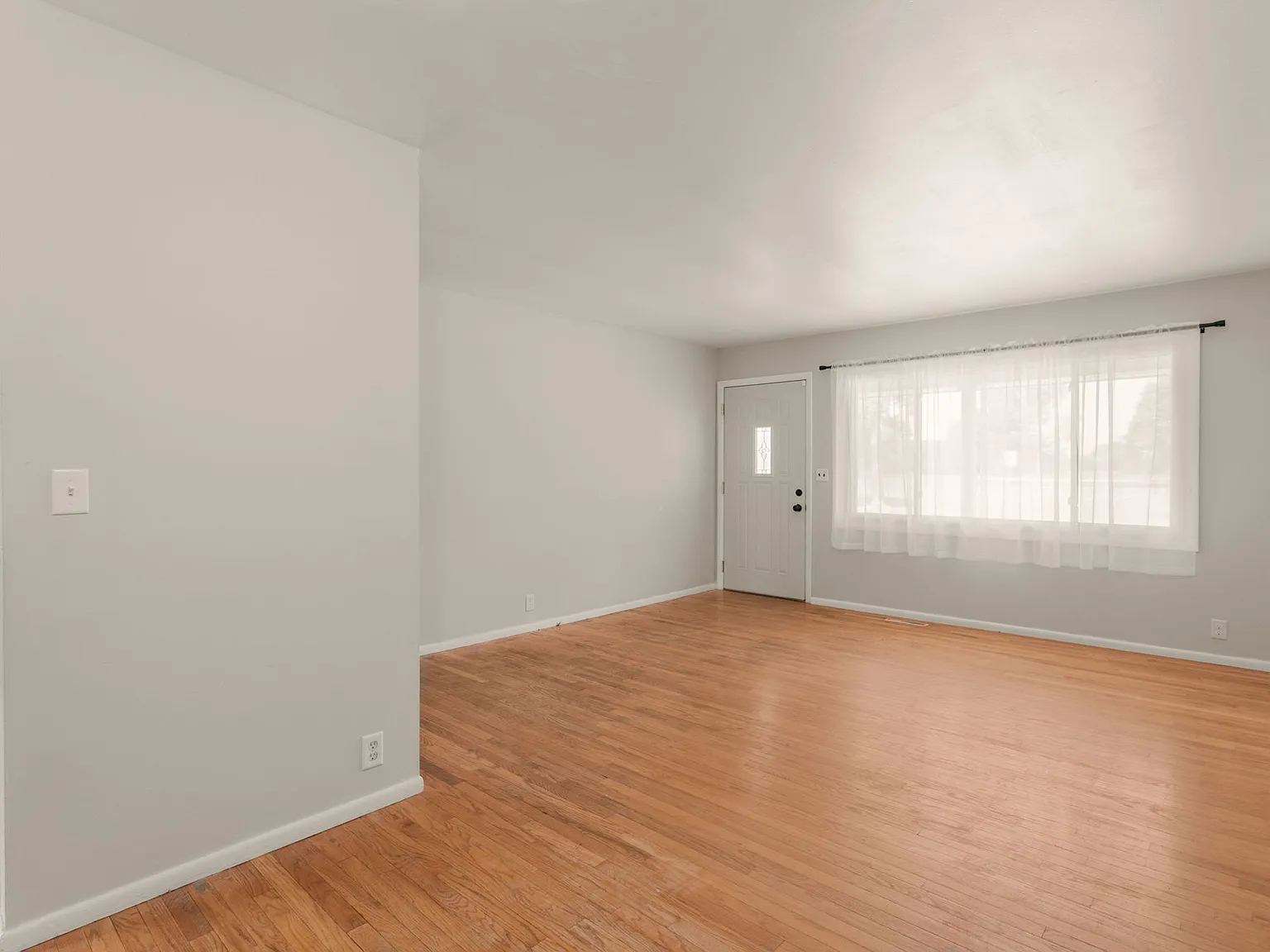 3 bed, 1.5 bath, 1000 sqft, $1,595 — Photo 2