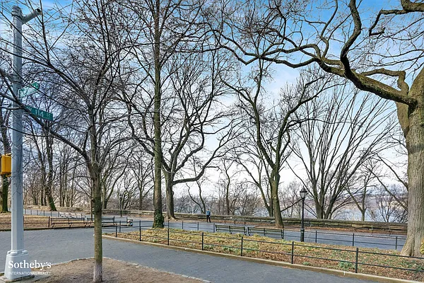 Sold by Sotheby's International Realty | media 19