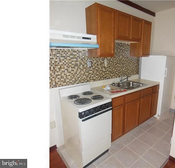 2nd image of 1710 Federal St #F