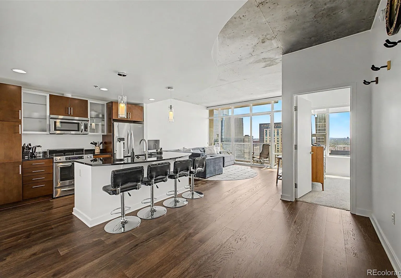 2 bed, 2.0 bath, 1099 sqft, $3,400 — Photo 4
