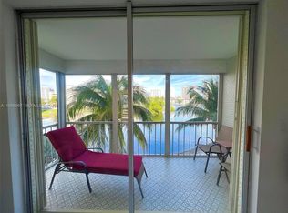 3030 Marcos Dr APT T302, Aventura, FL 33160