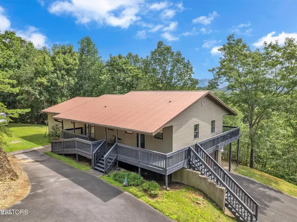 1060 Twin Springs Ln, Sevierville, TN 37876