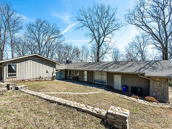 3rd image of 820 Redwood Dr
