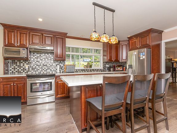 5th image of 1805 Rosebery Ave