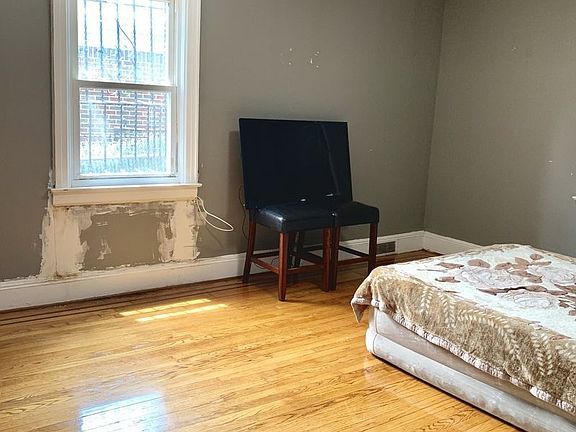 5th image of 8666 188th St