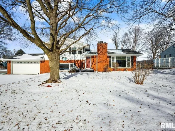 407 Devonshire Rd, Washington, IL 61571