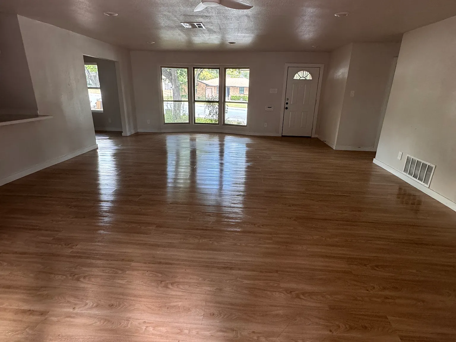 4 bed, 1900 sqft, $2,500 — Photo 2