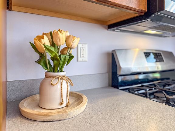 5th image of 762 Robinson Road