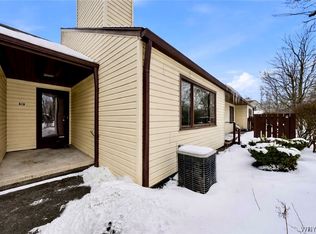 53 Old Meadow Dr, East Amherst, NY 14051