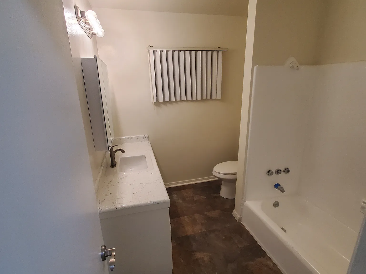 2 bed, 850 sqft, $1,995 — Photo 4