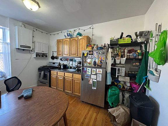 2nd image of 638 Park Pl APT 3C