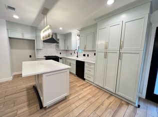108 E Pecan St, Hutto, TX 78634