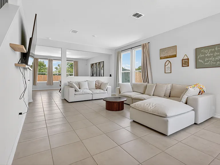 9403 Hinterlands Dr — Photo 6