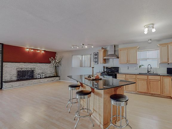 2nd image of 9109 La Barranca Ave NE