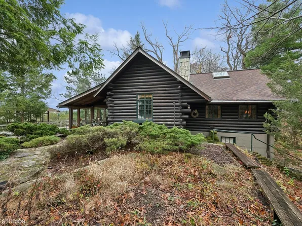 18 Circle Dr, Dune Acres, IN 46304