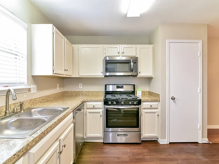 9010 Walworth Dr — Photo 4