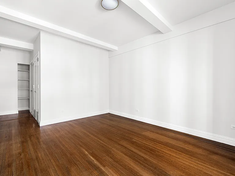 210 W 70th St #509 — Photo 8