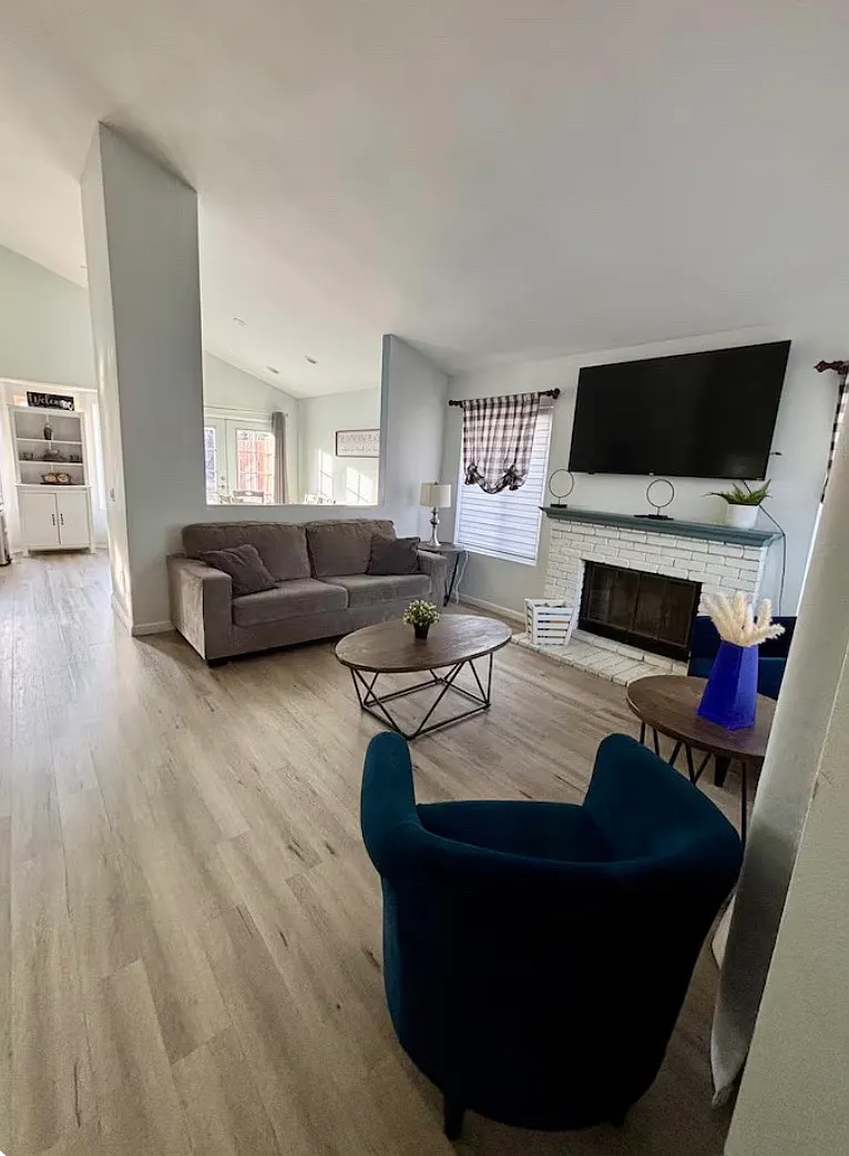 3 bed, 1329 sqft, $4,875 — Photo 3