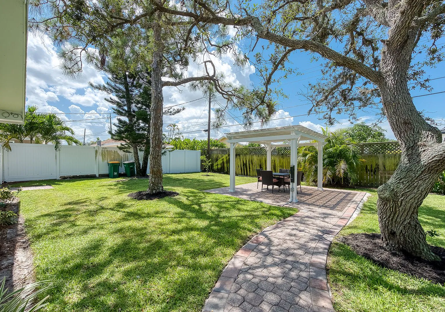 Coastal Living at Its Best in Naples, Florida — Photo 4
