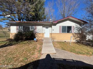 204 Rockhill Rd, Neosho, MO 64850