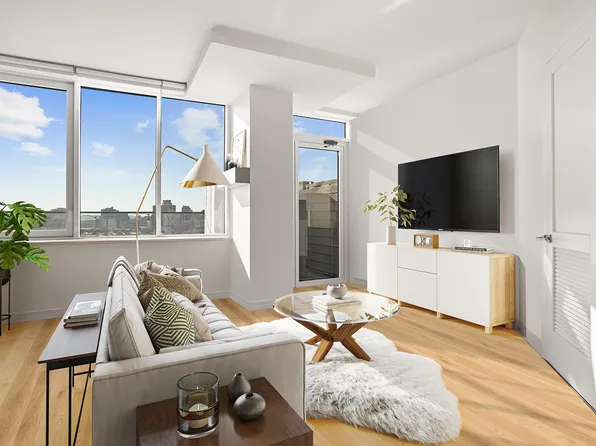 470 Dean Street image 5 of 14