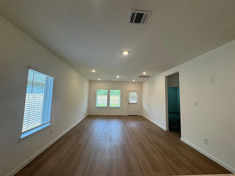 4013 Steer Stable Ln — Photo 8