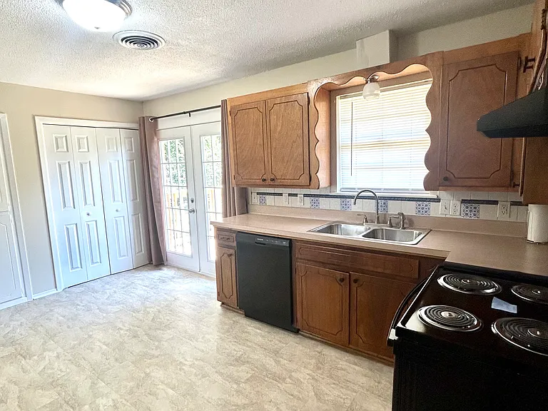1817 W Wyandotte Ave — Photo 7