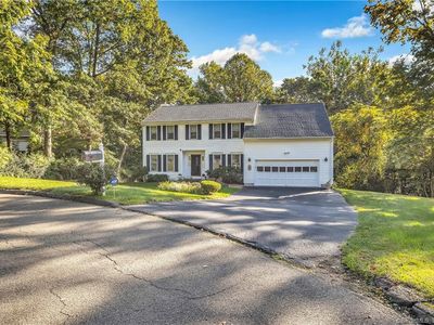 48 Honeysuckle Ln, Milford, CT, 06461