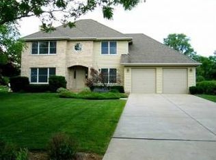 815 Honeysuckle Ave, West Chicago, IL