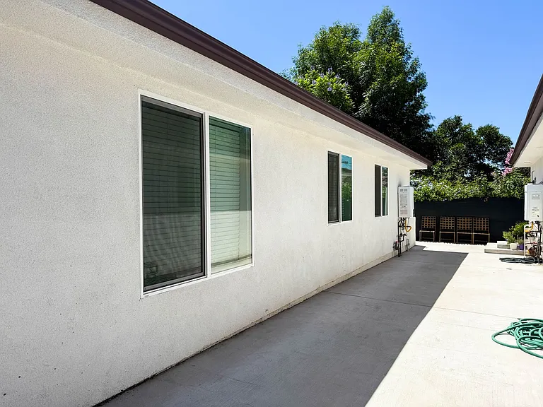 9027 Lindley Ave — Photo 2