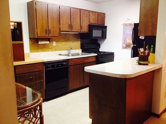 4th image of 1050 N Farnsworth Ave #31