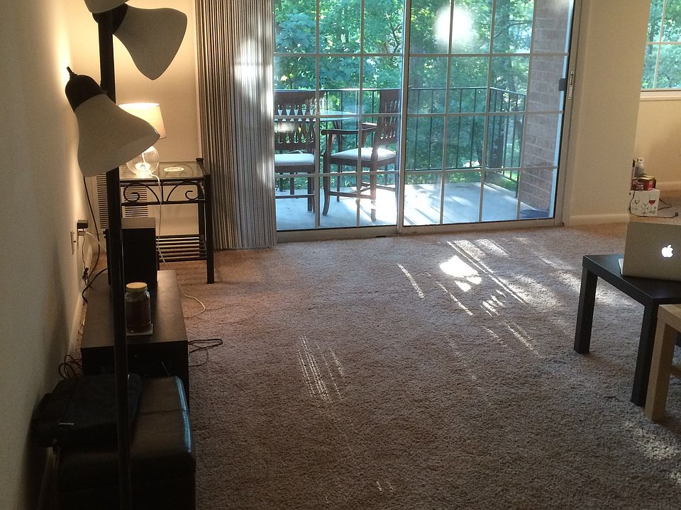 1st image of 9854 Fairfax Sq APT 213